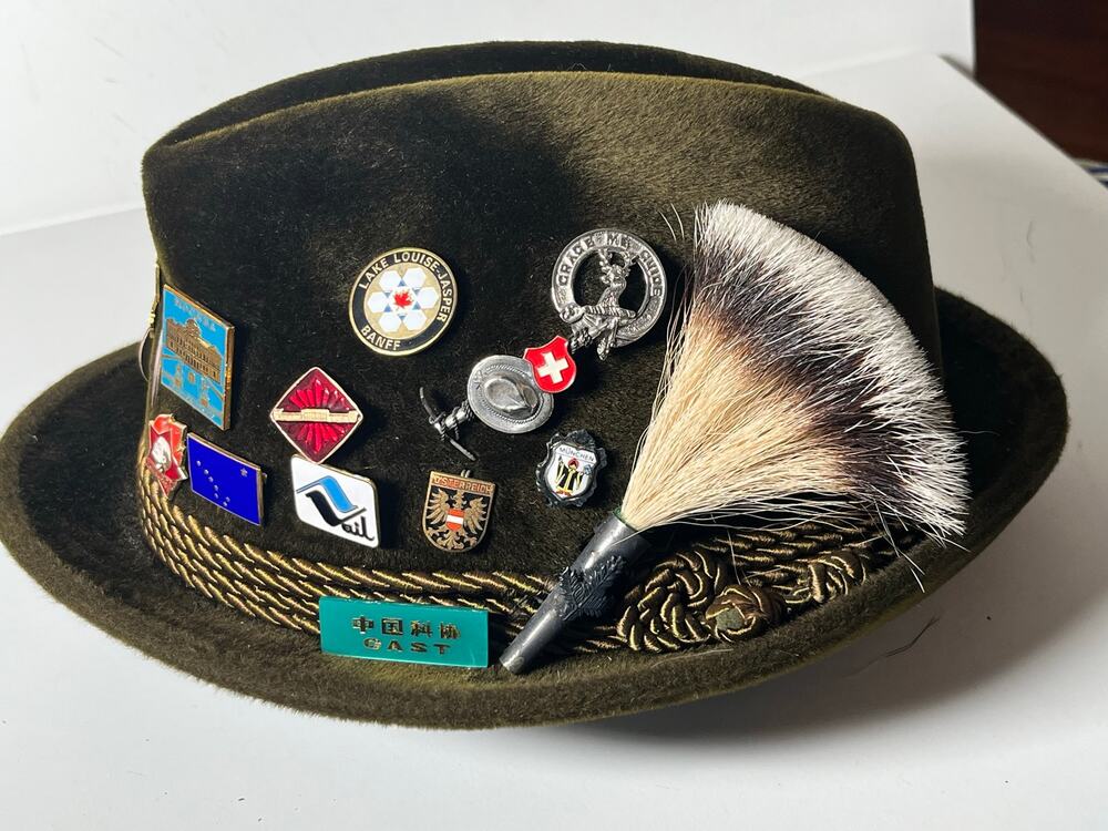 Collins Hüte Edelweiss Bavarian Hat Gamsbart Soviet USSR Pins Alpine